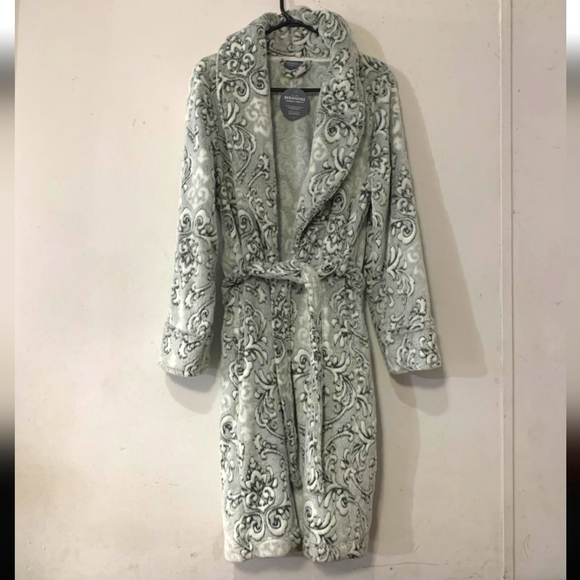 Berkshire Other - NWT Berkshire Blanket Co. Sz S Grey & Ivory Paisley Filigree Robe